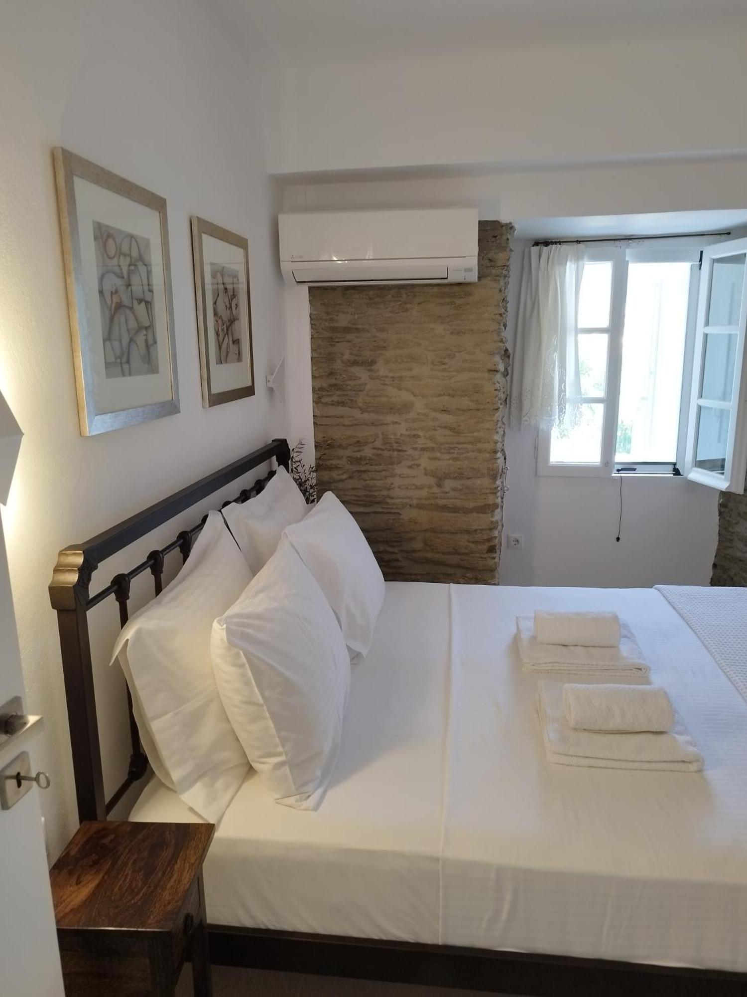 Korina'S Suites Ándros Eksteriør bilde