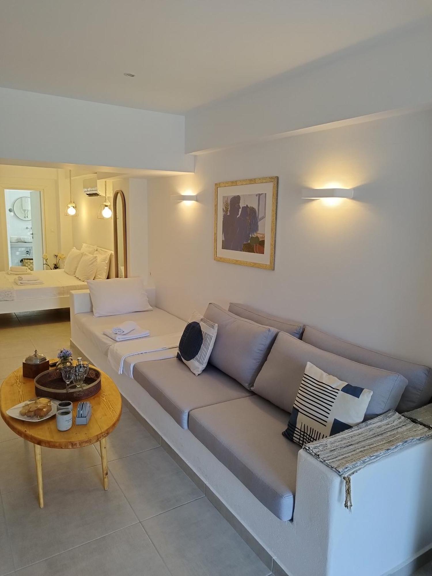 Korina'S Suites Ándros Eksteriør bilde