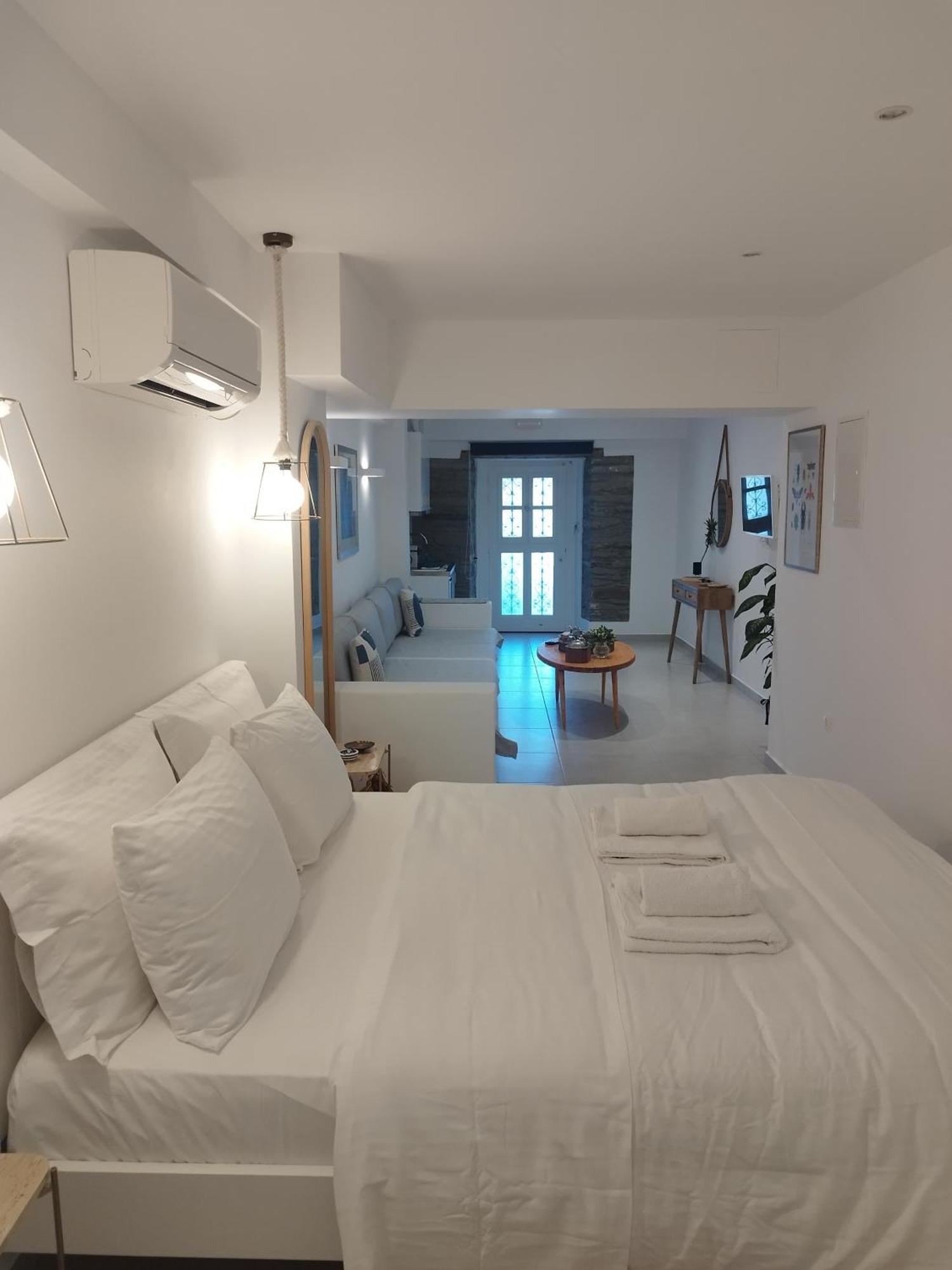 Korina'S Suites Ándros Eksteriør bilde
