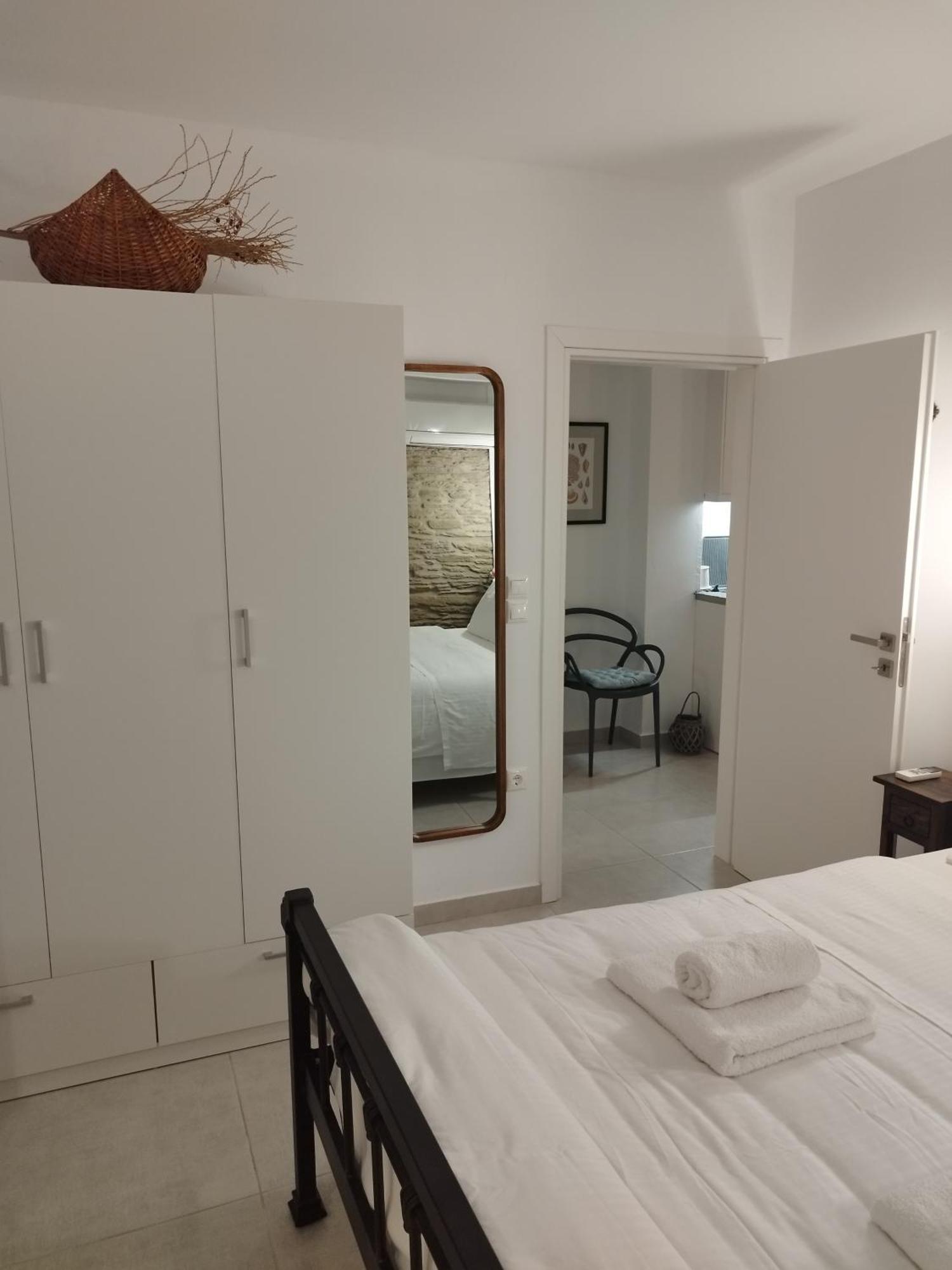 Korina'S Suites Ándros Eksteriør bilde